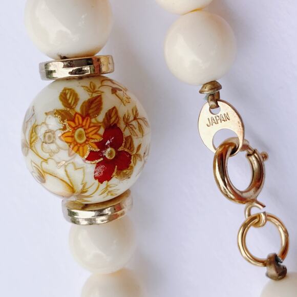 VTG Mid Century Japan Cream Floral Beaded Necklace Gold Tone Spacers 50s Lucite - Picture 4 of 14